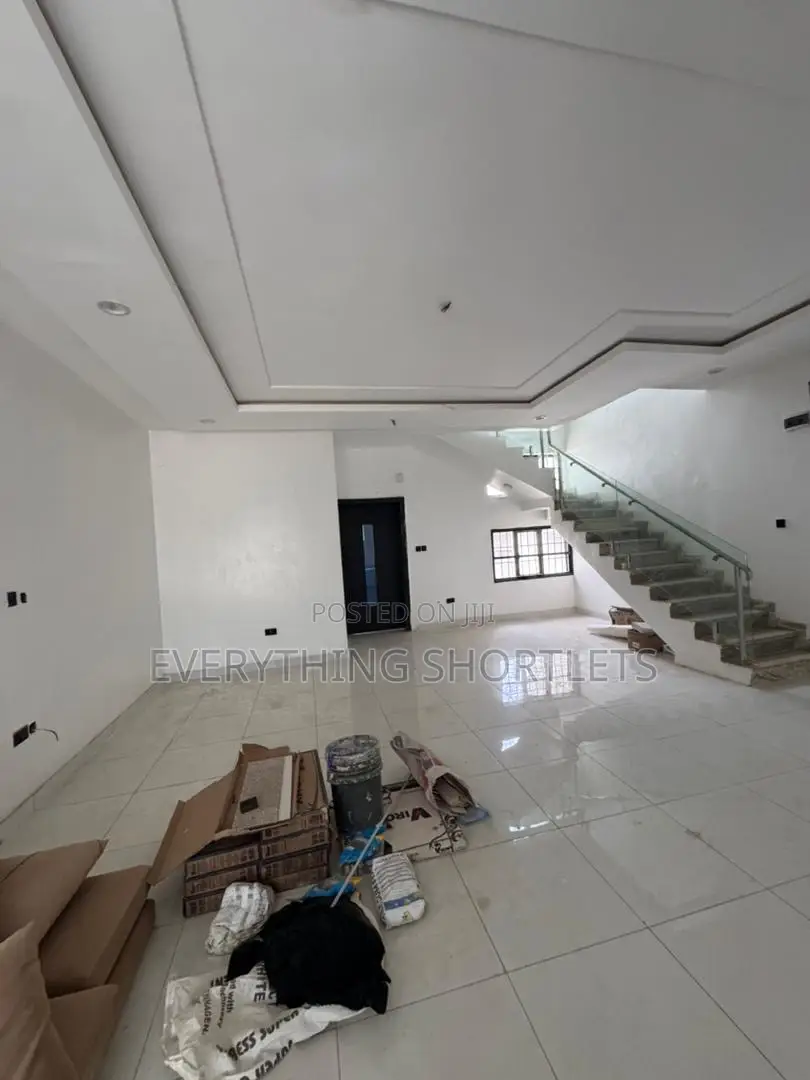 5bdrm Duplex in Guzape District for sale