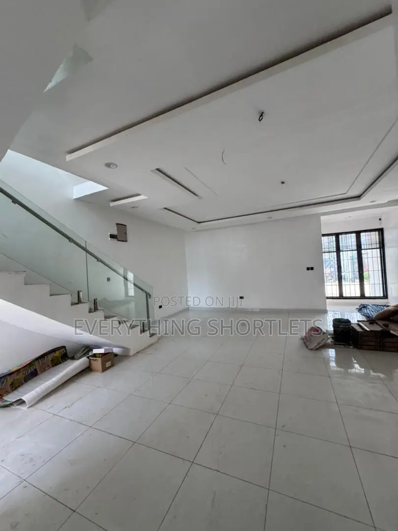 5bdrm Duplex in Guzape District for sale