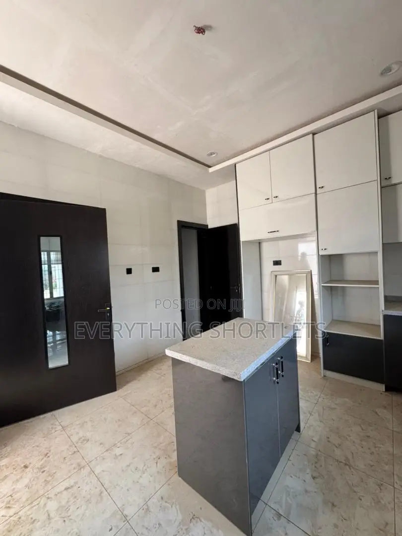 5bdrm Duplex in Guzape District for sale