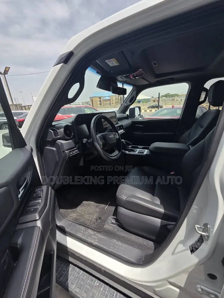 Toyota Land Cruiser Prado 2.4 Petrol 2025 White