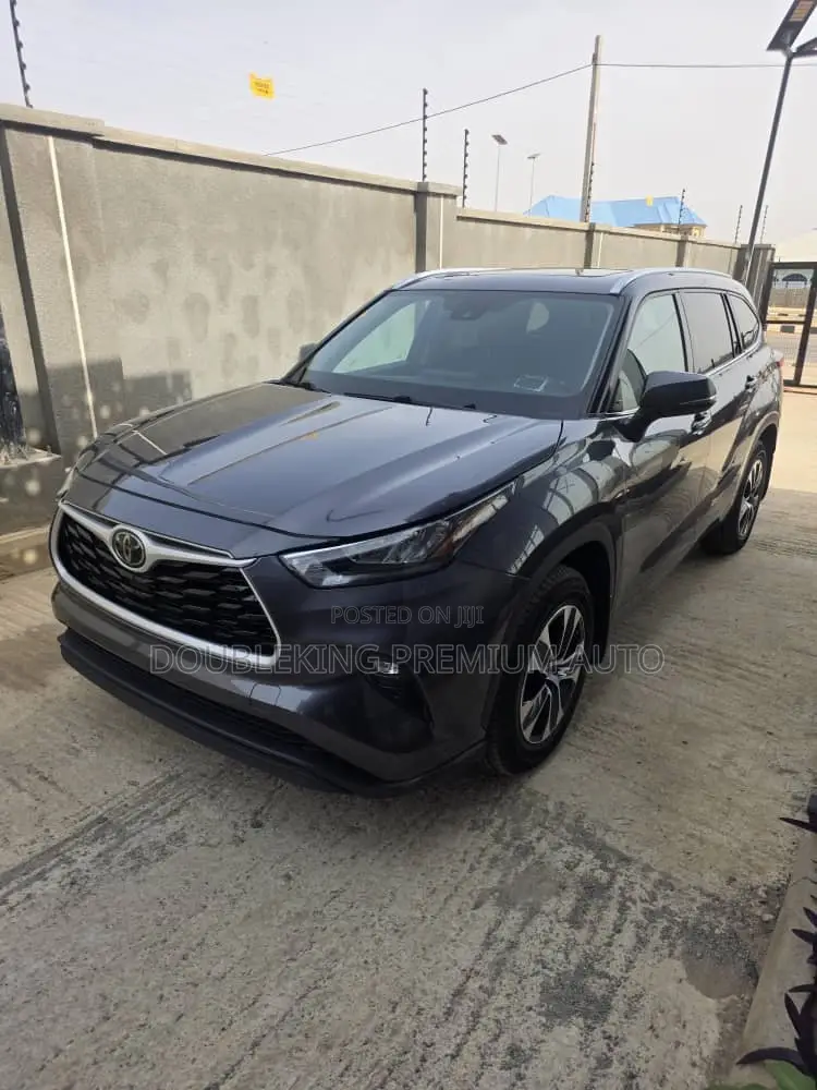 Toyota Highlander XLE AWD 2023 Black