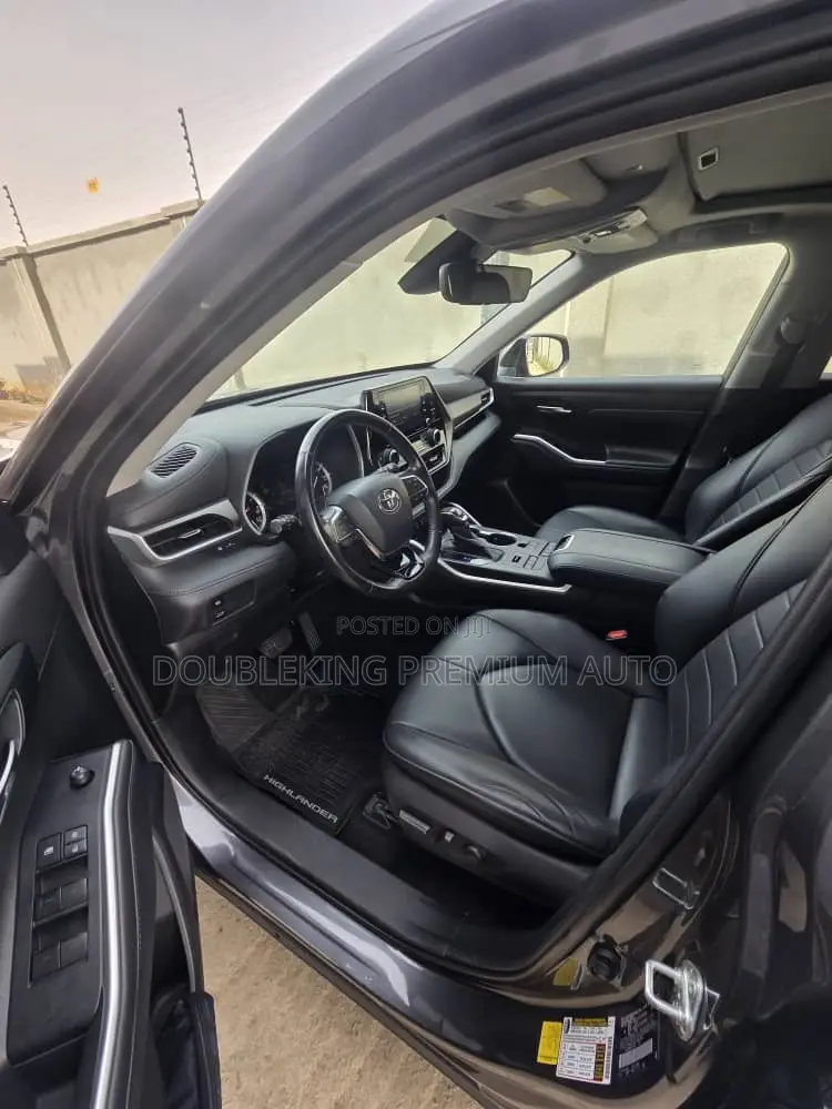 Toyota Highlander XLE AWD 2023 Black