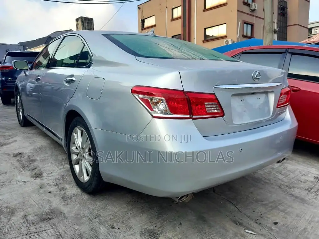 Lexus ES 2012 Gray