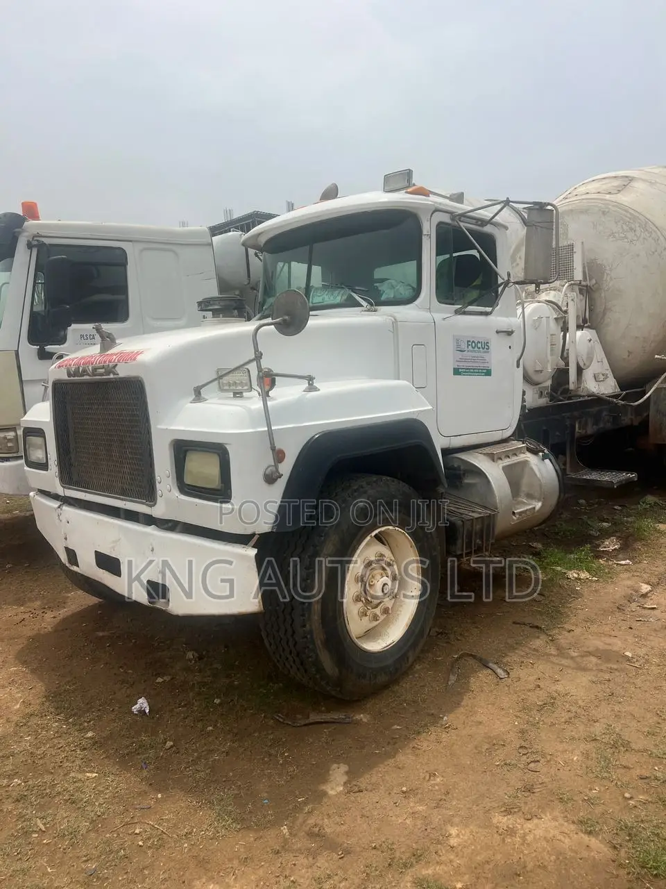 Mack Rd Concrete Mixer Truck
