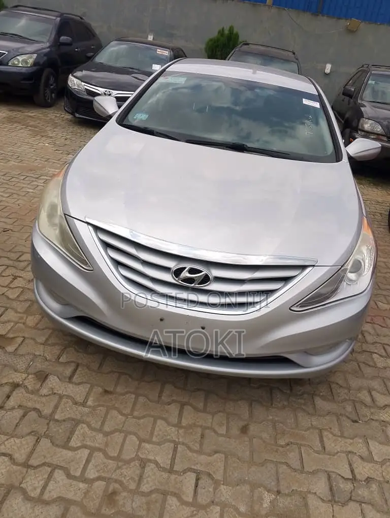 Hyundai Sonata SE Sedan FWD (2.4L 4cyl 6A) 2013 Silver