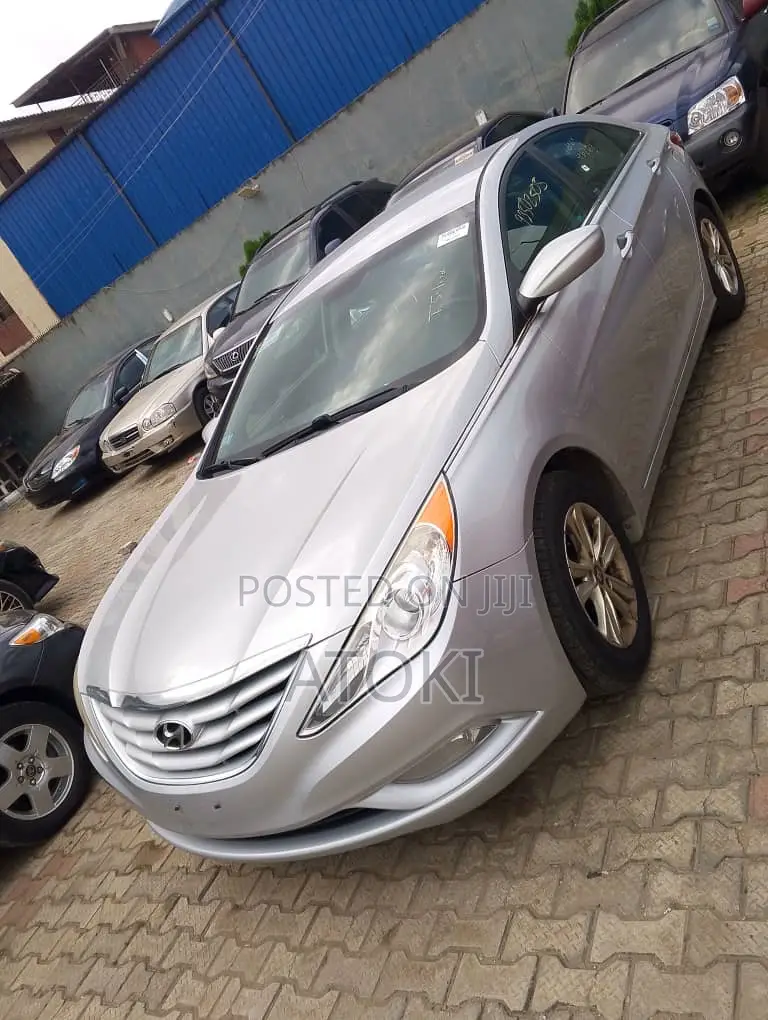 Hyundai Sonata SE Sedan FWD (2.4L 4cyl 6A) 2013 Silver