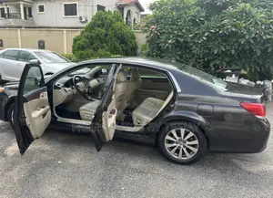 Toyota Avalon Limited Sedan FWD (3.5L 6cyl 6A) 2011 Black