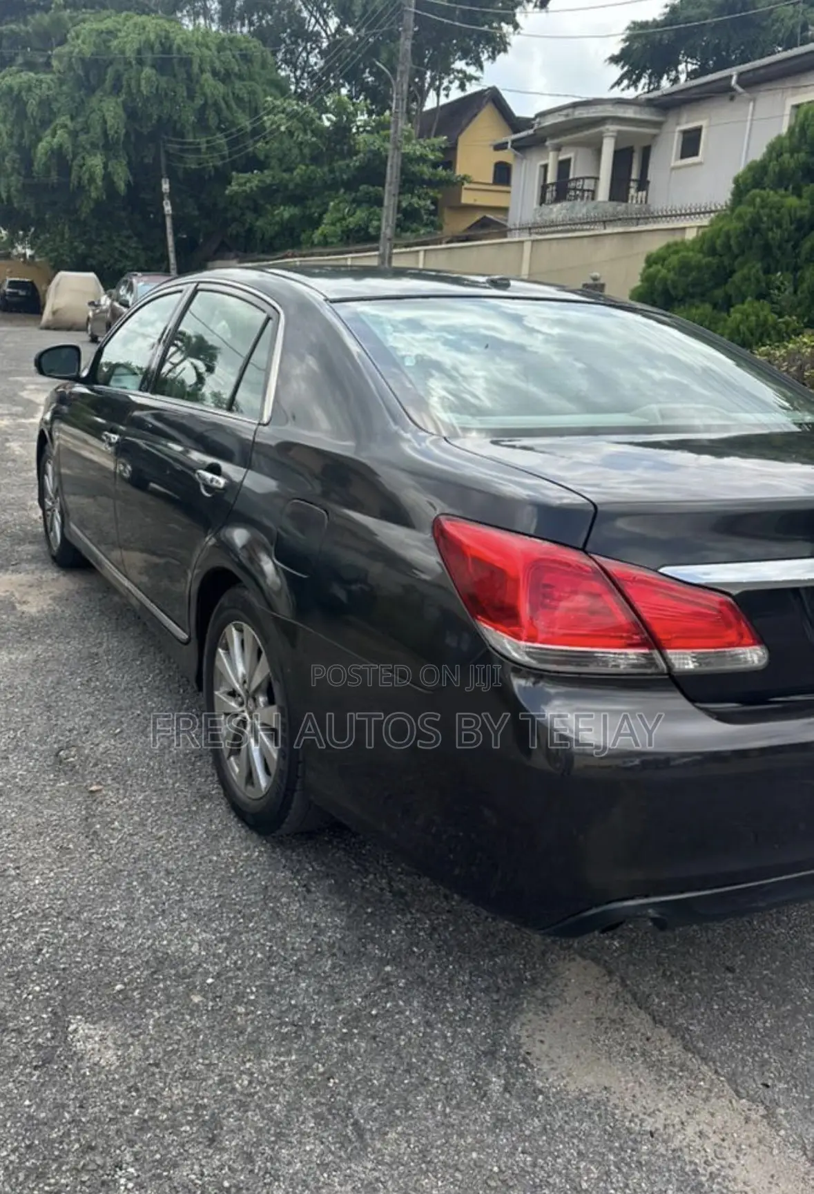 Toyota Avalon Limited Sedan FWD (3.5L 6cyl 6A) 2011 Black