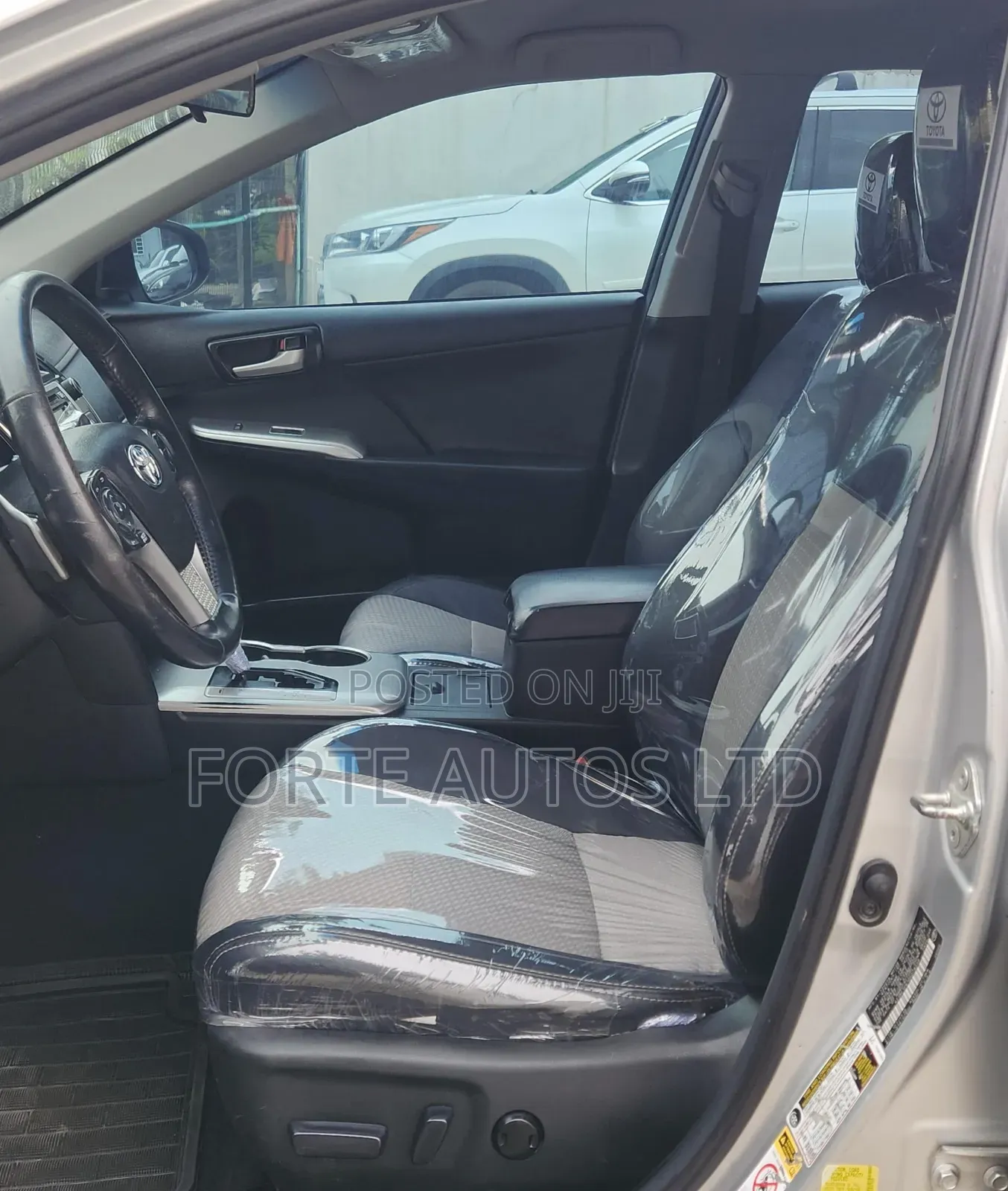 Toyota Camry SE 4dr Sedan (2.5L 4cyl 6A) 2014 Silver