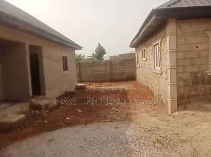 3bdrm Apartment in Eyin Ogbe, Adamo for sale