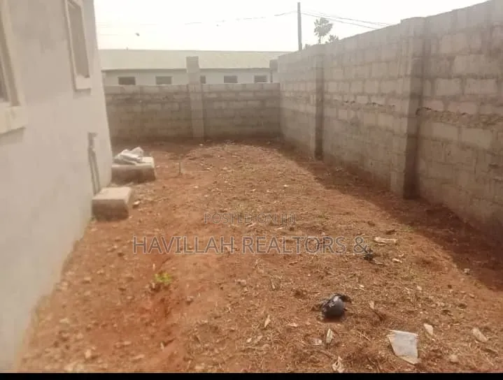 3bdrm Apartment in Eyin Ogbe, Adamo for sale