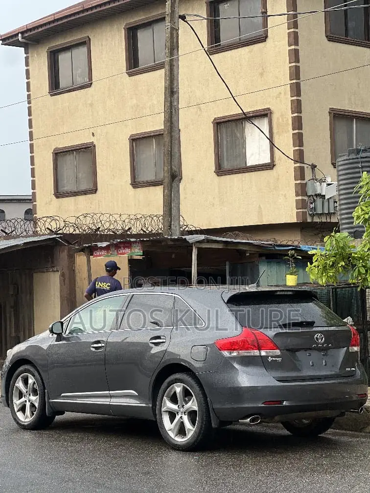 Toyota Venza XLE 2012 Gray