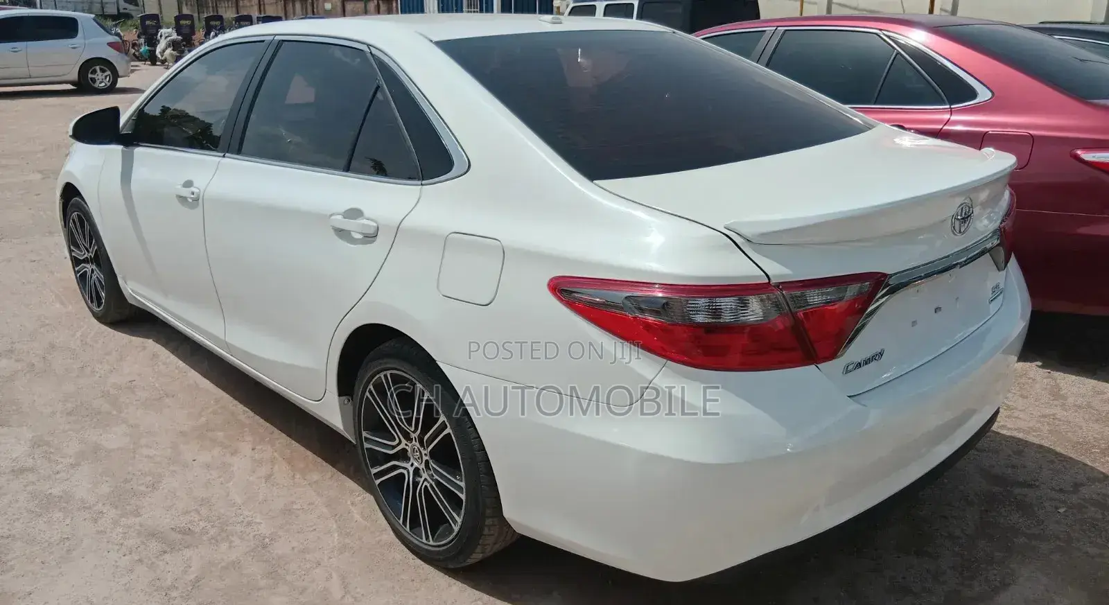 Toyota Camry SE w/Special Edition Pkg (2.5L 4cyl 6A) 2016 Off white