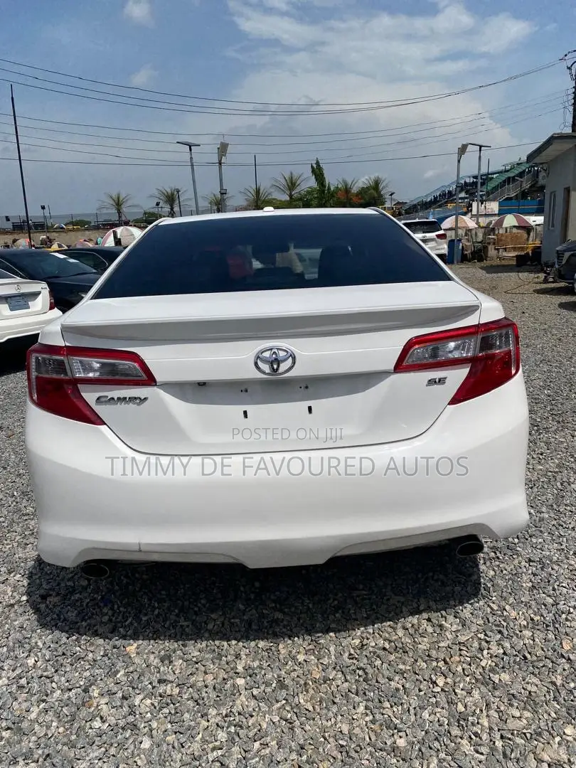 Toyota Camry SE V6 4dr Sedan (3.5L 6cyl 6A) 2012 White