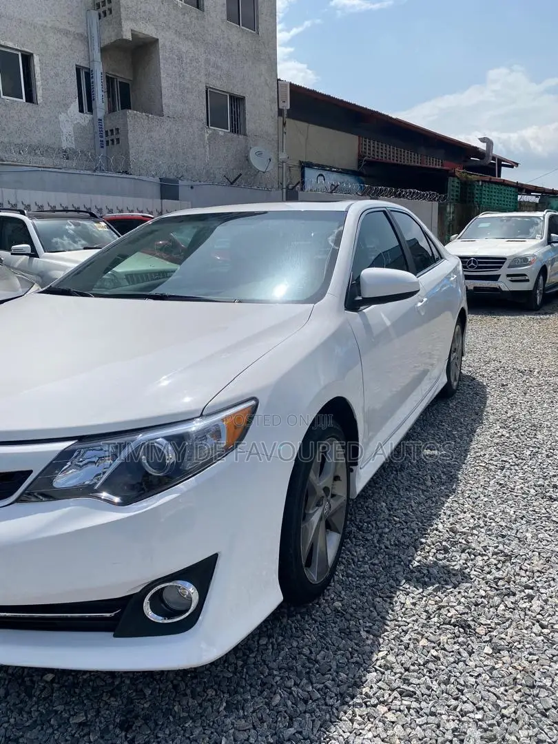 Toyota Camry SE V6 4dr Sedan (3.5L 6cyl 6A) 2012 White