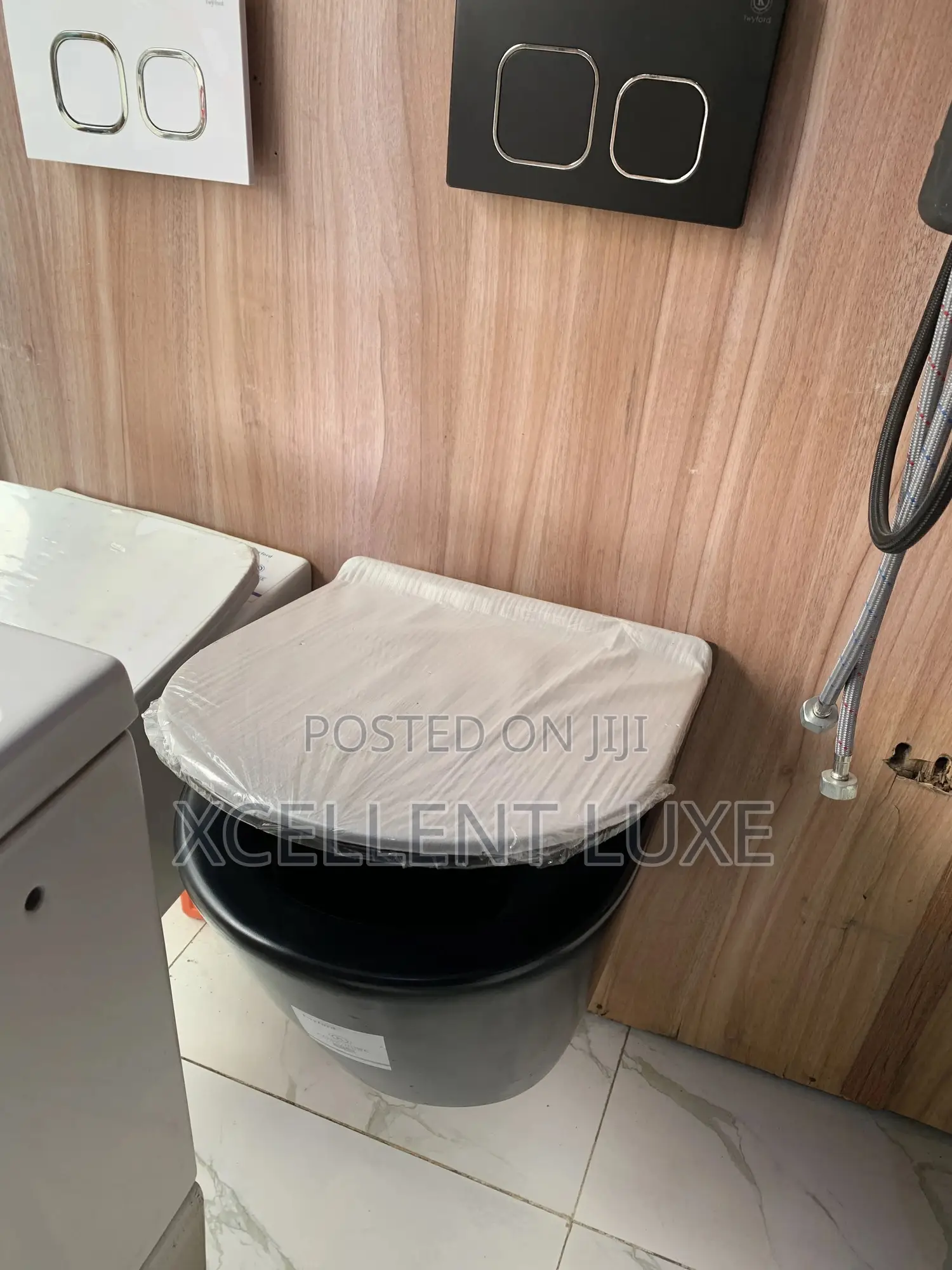 Round Black Conceal Water Closet