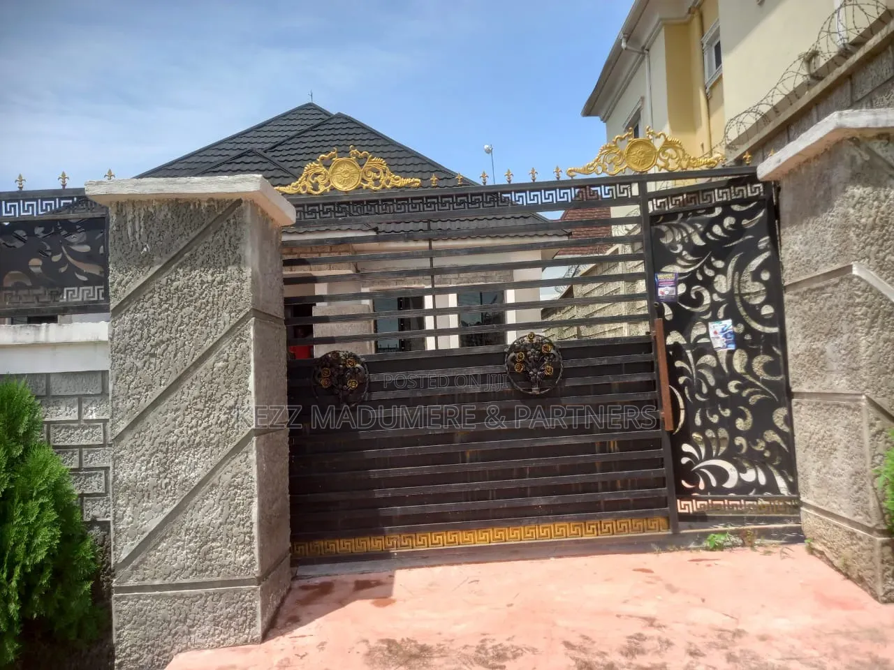 4bdrm Bungalow in At A Housing Estate for sale