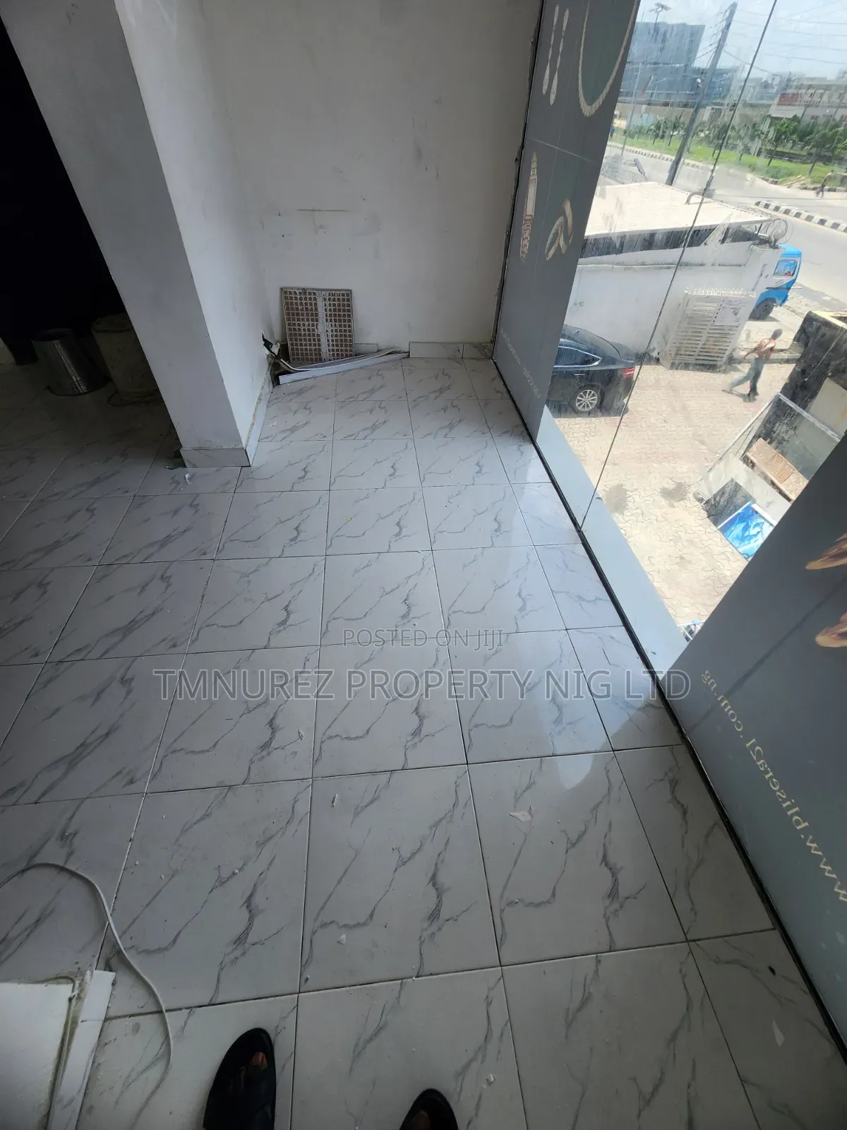 Showroom Shop for Rent in a Very Busy Road Lekki Phase1