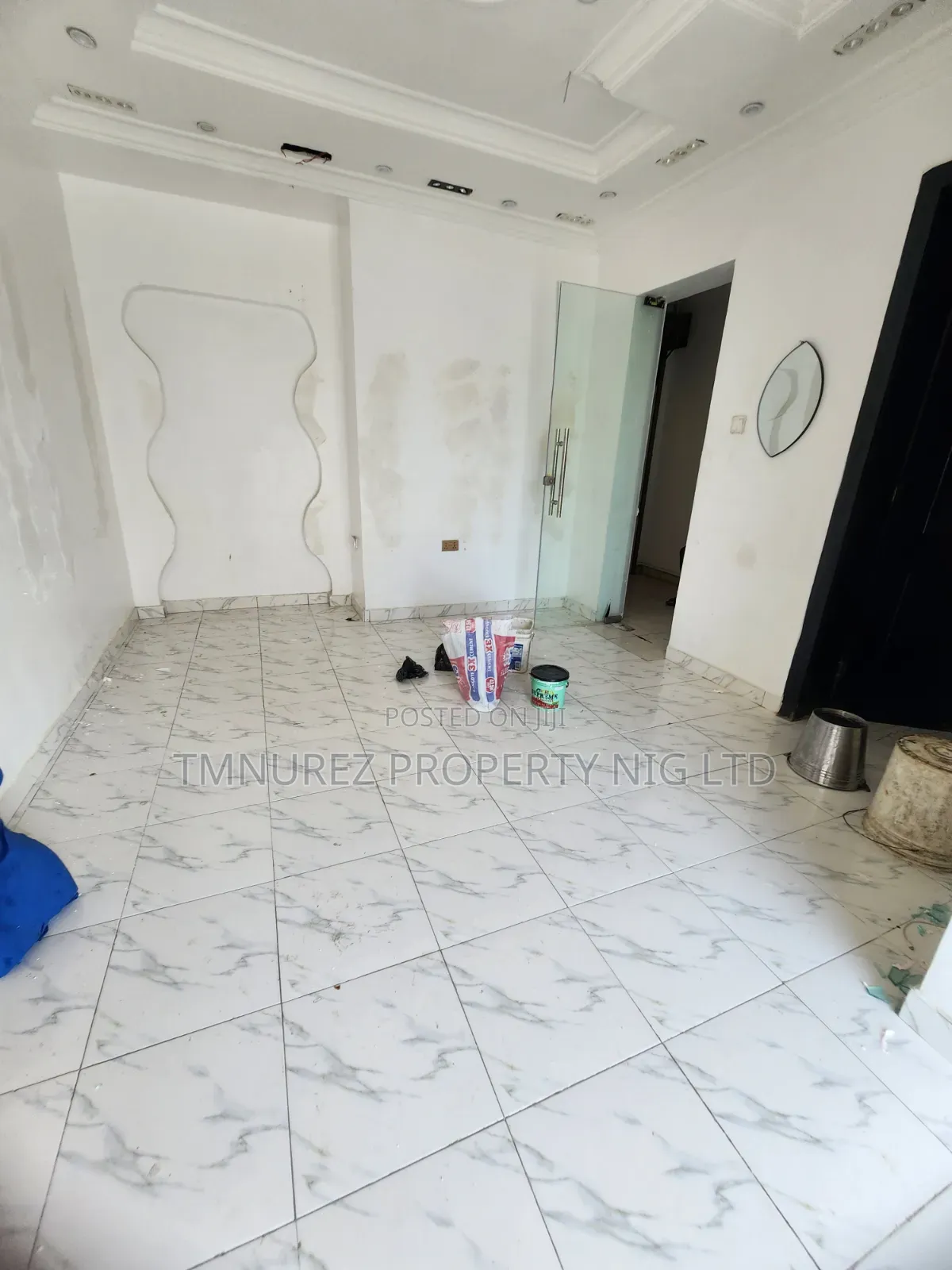 Showroom Shop for Rent in a Very Busy Road Lekki Phase1