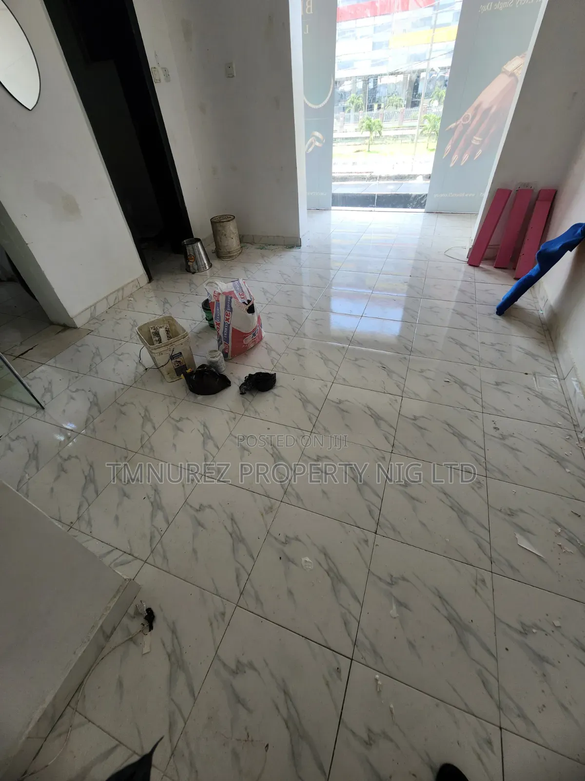 Showroom Shop for Rent in a Very Busy Road Lekki Phase1