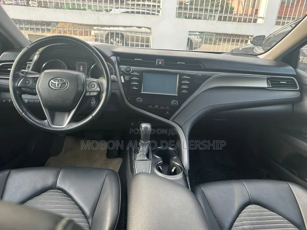 Toyota Camry SE FWD (2.5L 4cyl 8AM) 2018 Gray