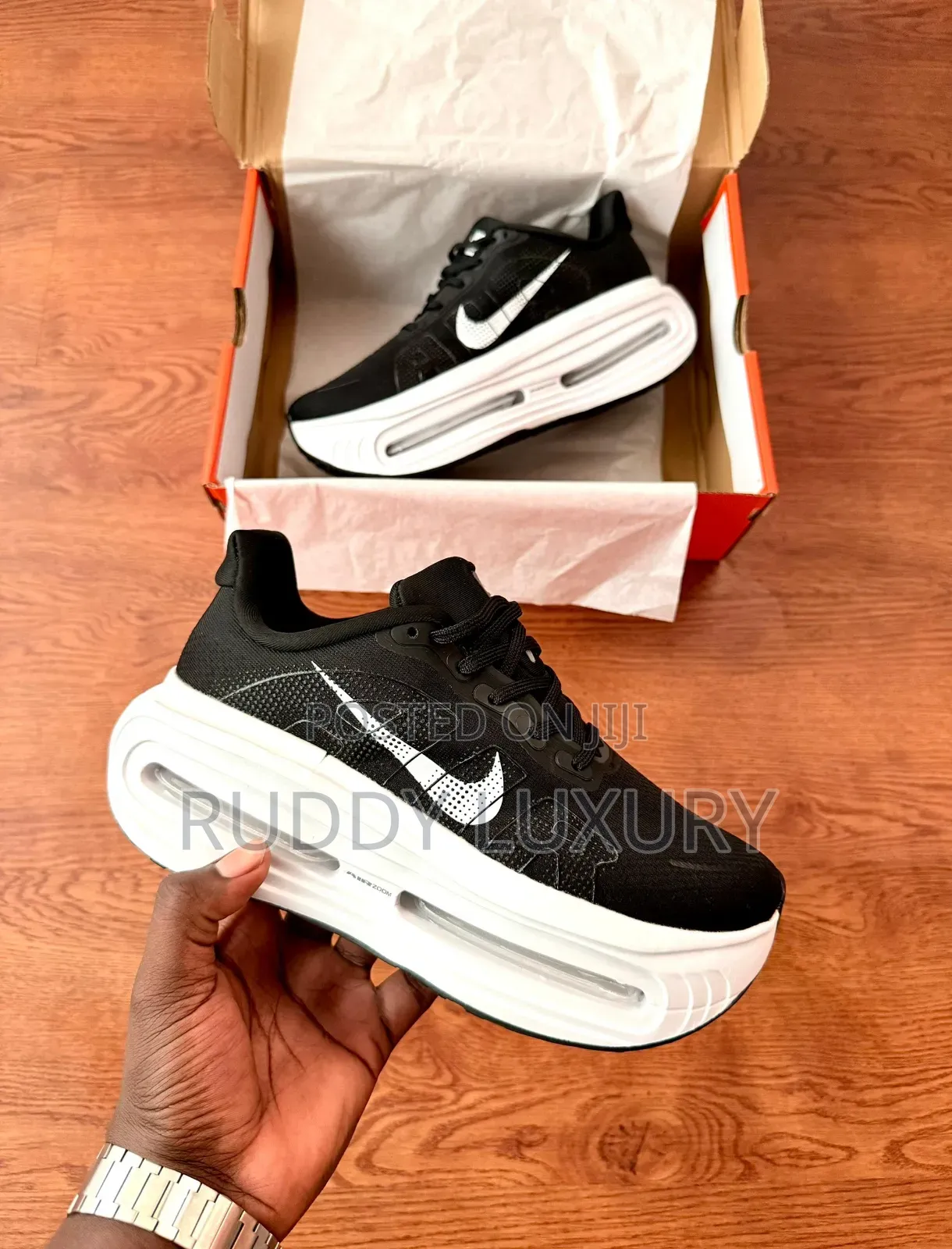 Nike Vomero Premium Sneakers