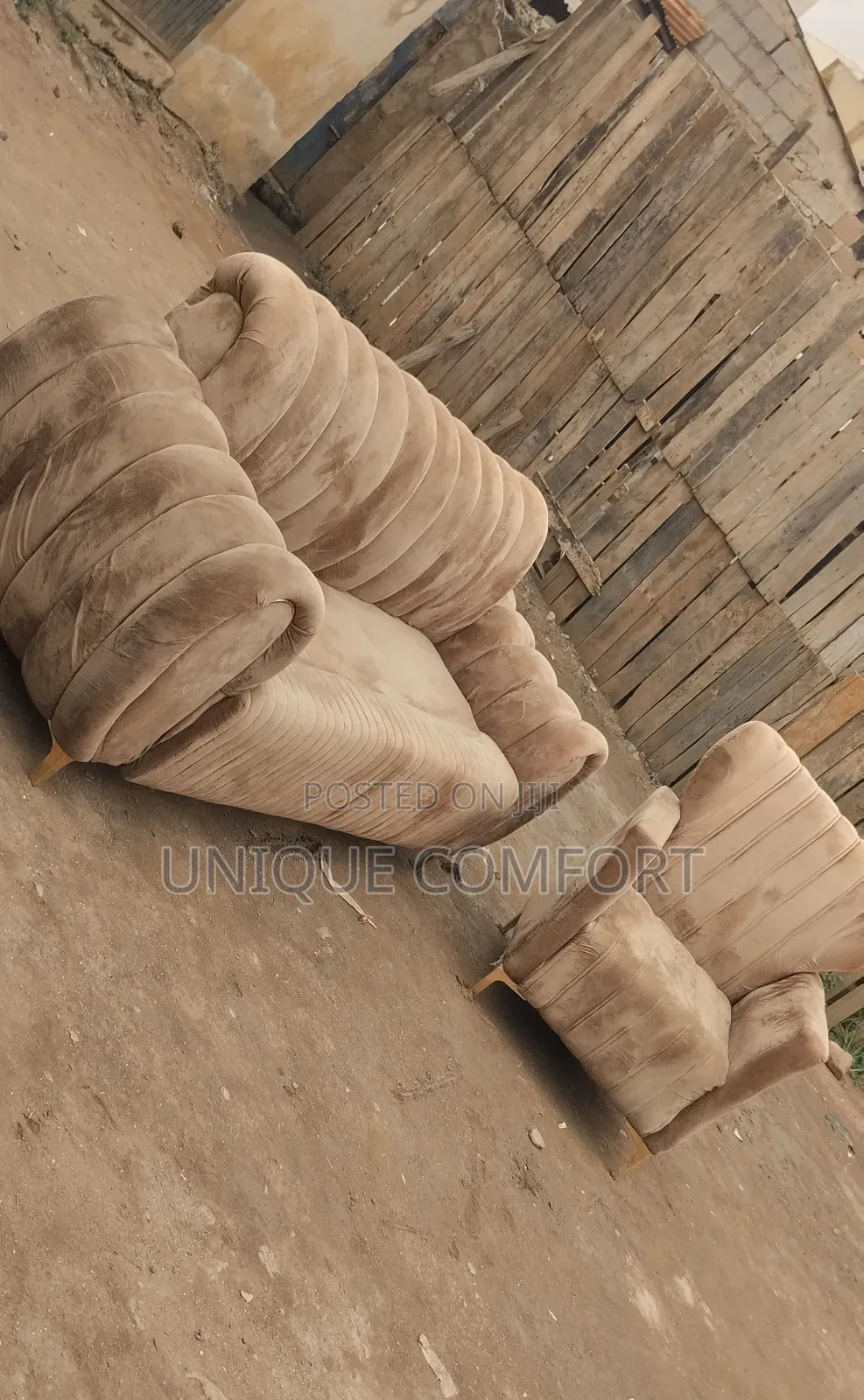 Top Quality Full Padded Luxury 4 Seaters Tufted Sofa Set (3,1) Seaters
