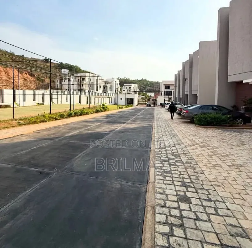 4bdrm Duplex in Guzape District for sale
