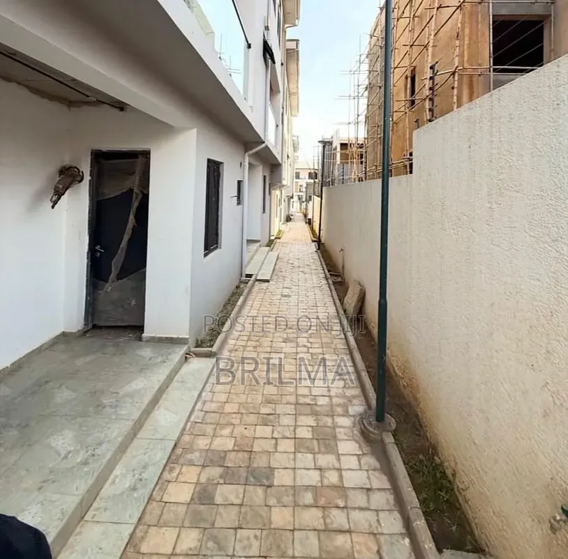4bdrm Duplex in Guzape District for sale