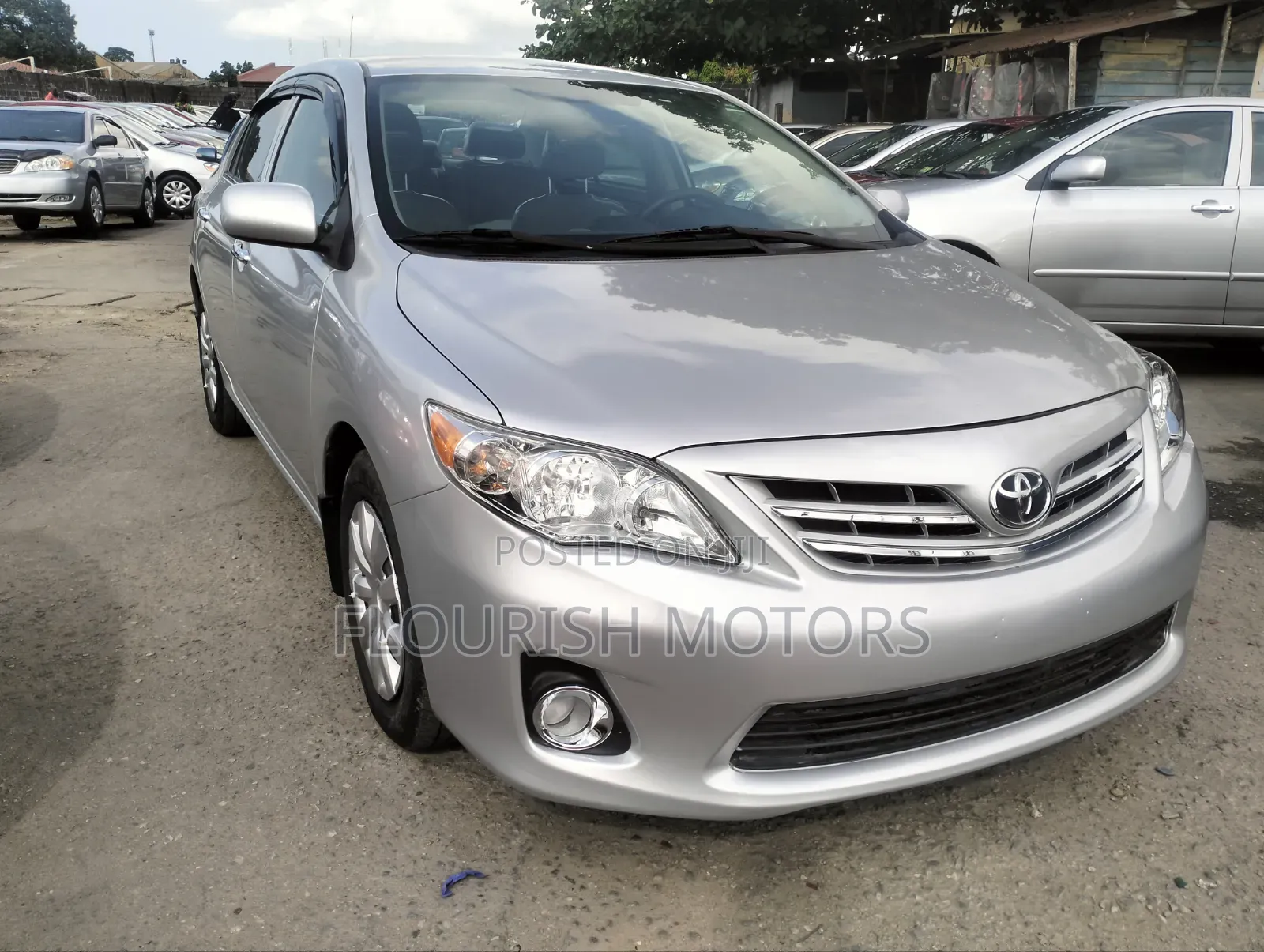 Toyota Corolla LE 4dr Sedan (1.8L 4cyl 4A) 2013 Silver