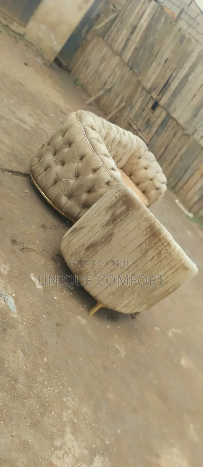 Top Quality 3 Seaters Tufted Sofa Set (2,1) Seaters