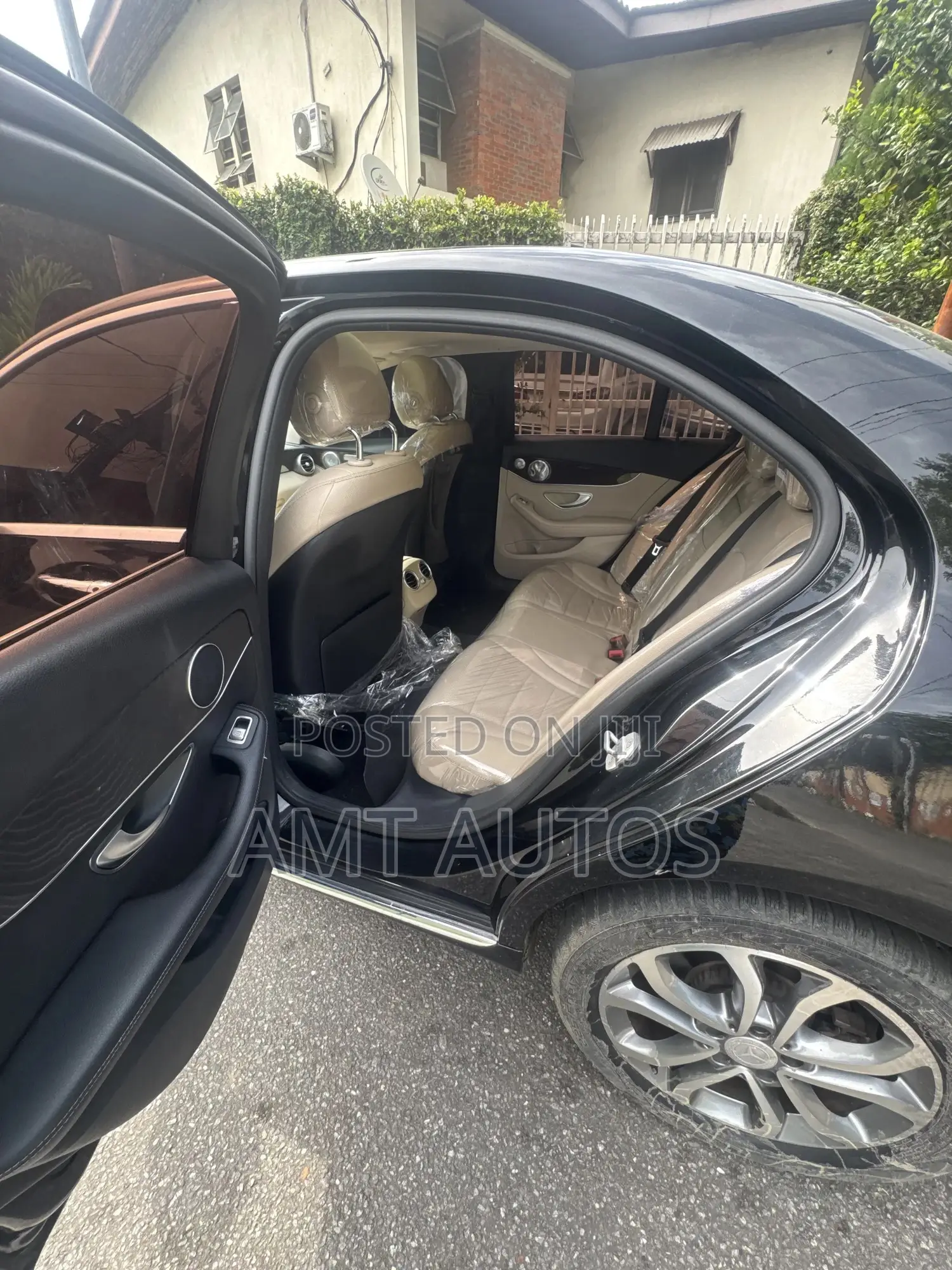 Mercedes-Benz C300 Luxury 4dr AWD 4Matic Sedan (2.0L 4cyl 7A) 2015