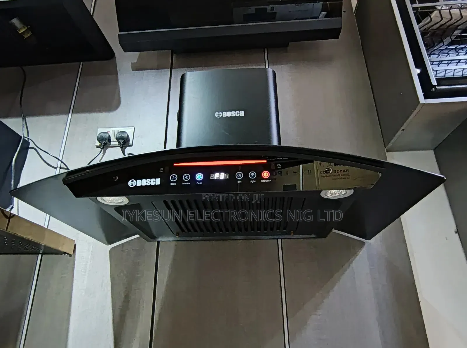 Quality Bosch Premium Luxury 90cm Curved Smart Inverter Range Hood
