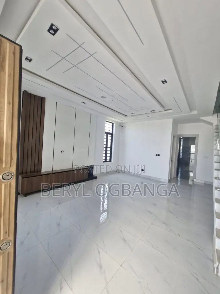 4bdrm Duplex in Ado / Ajah for sale