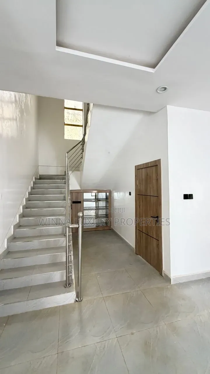 5bdrm Duplex in Citiscape Court, for sale