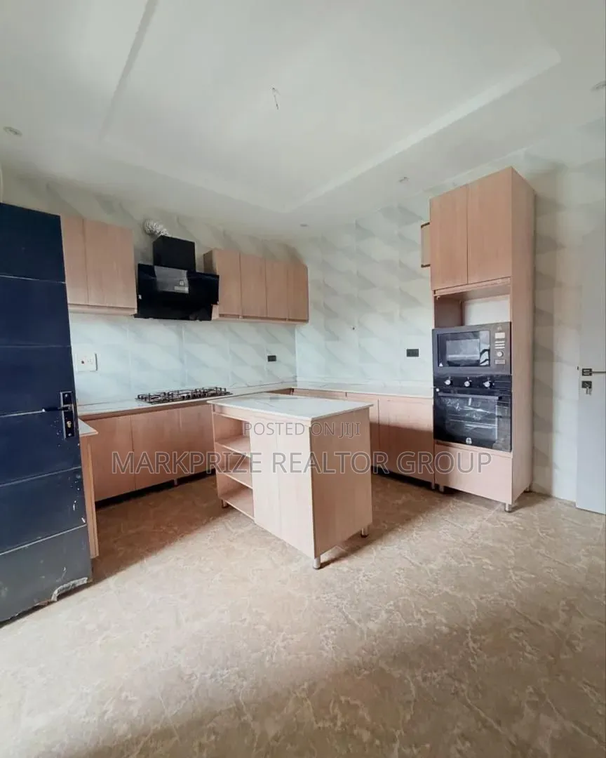 4bdrm Duplex in Obanikoro Lagos for sale