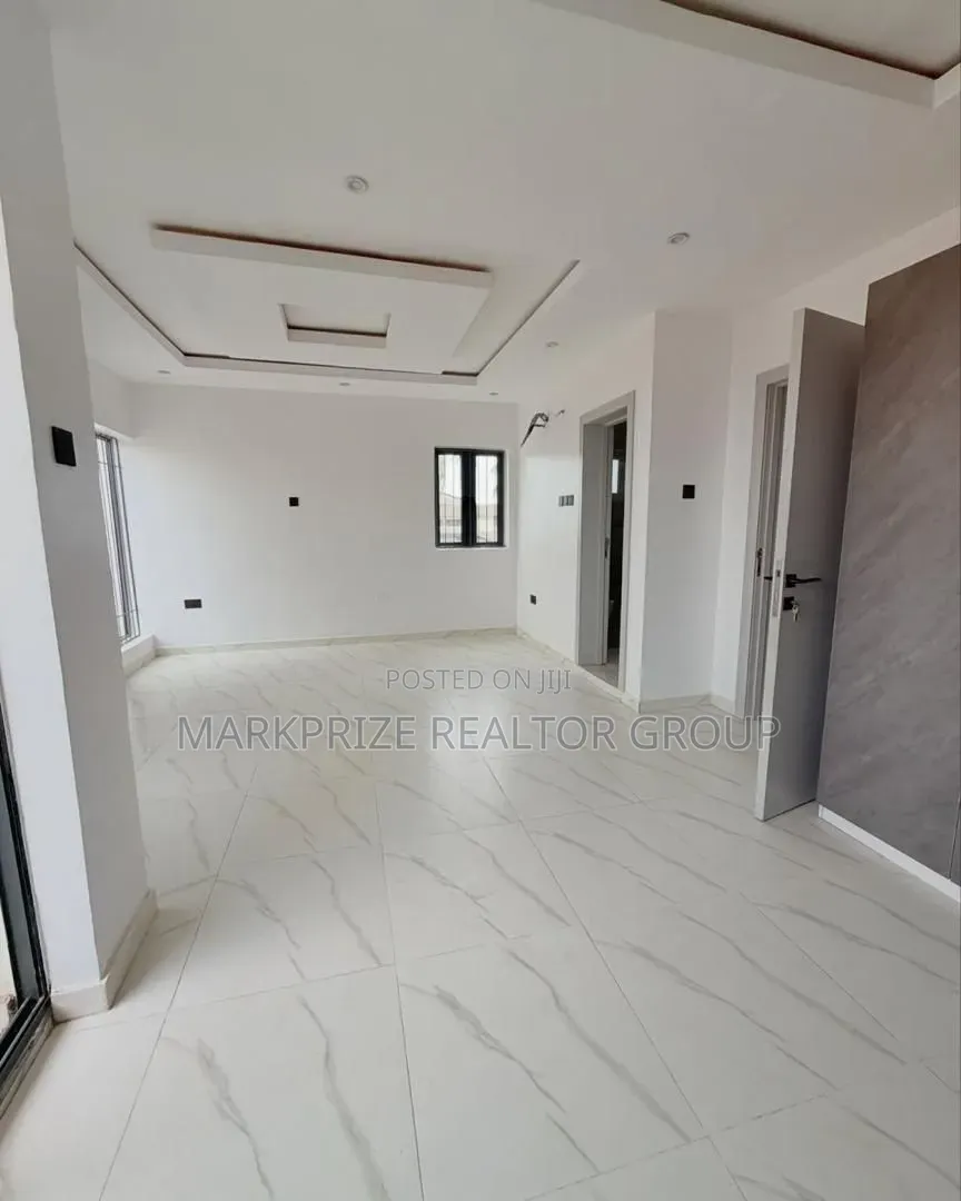 4bdrm Duplex in Obanikoro Lagos for sale