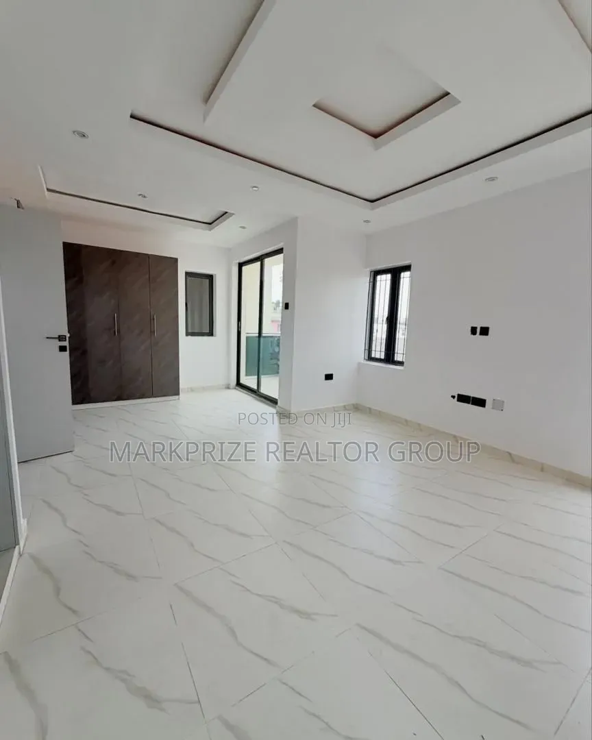 4bdrm Duplex in Obanikoro Lagos for sale