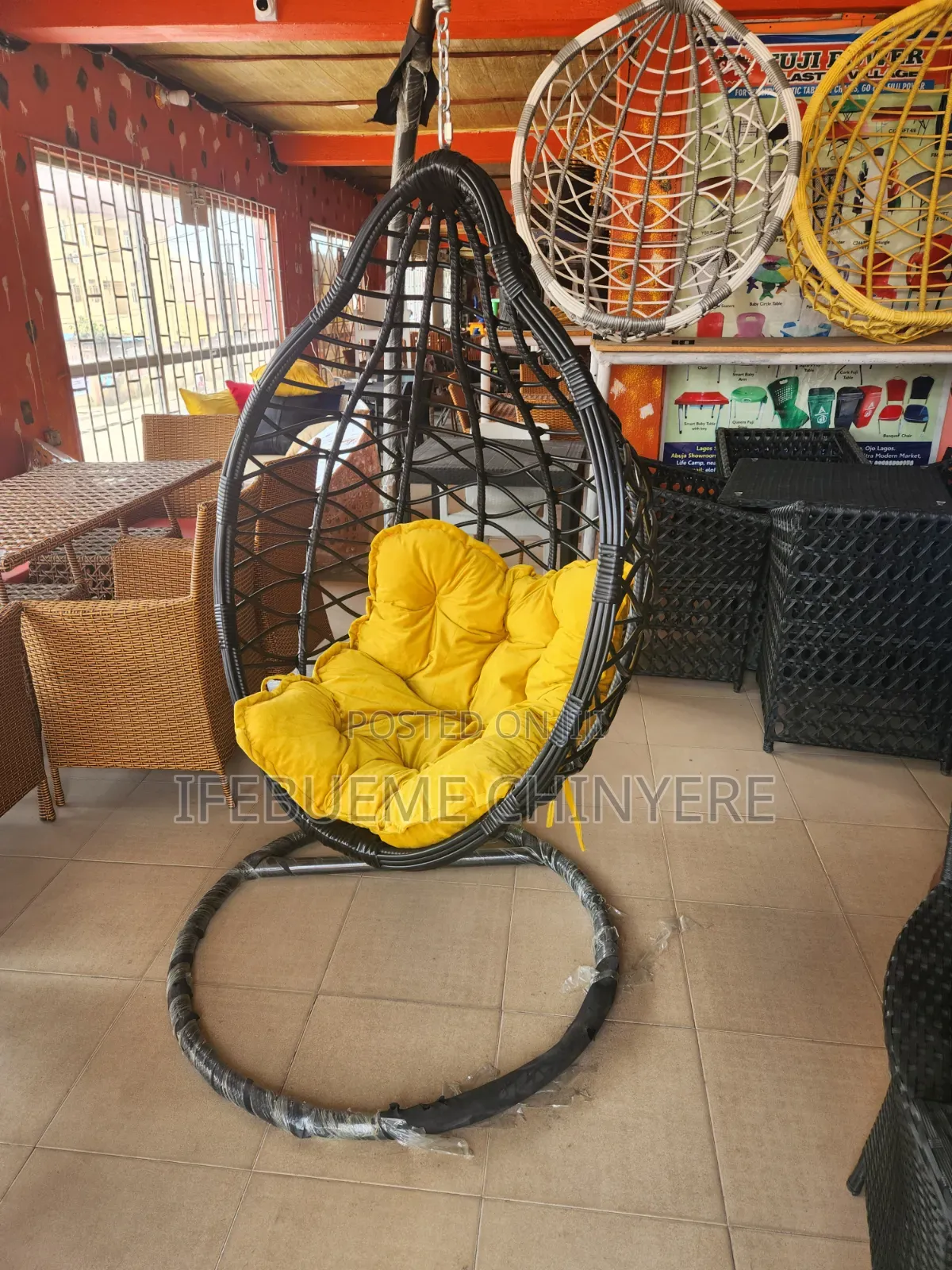 Black Pawpaw Head Design Swinging Chair F