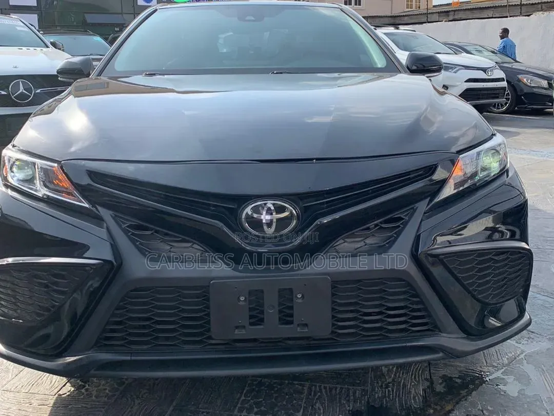 Toyota Camry SE 2022 Black