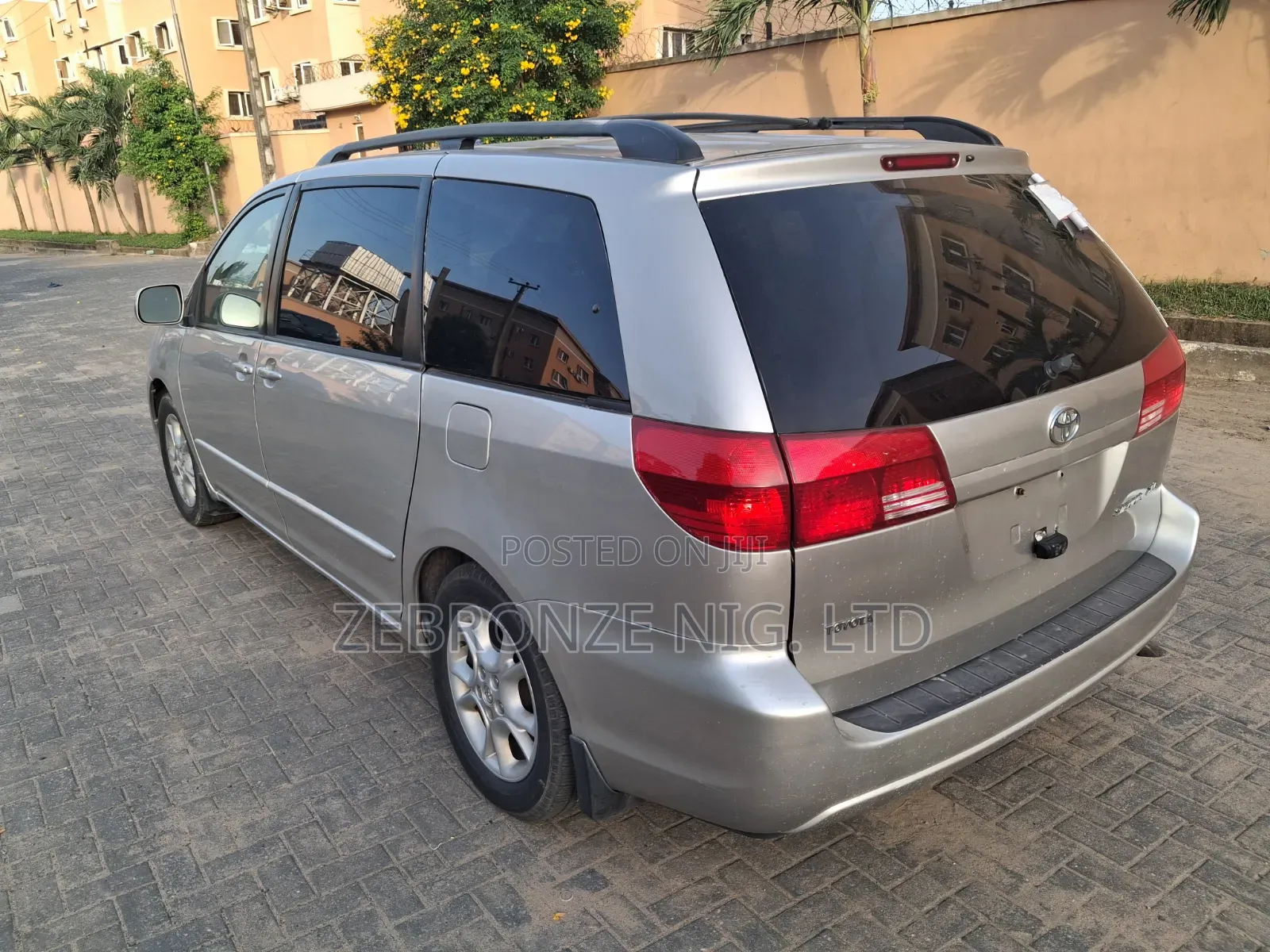 Toyota Sienna XLE AWD (3.3L V6 5A) 2004 Silver