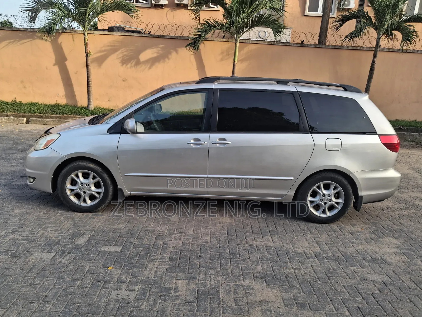 Toyota Sienna XLE AWD (3.3L V6 5A) 2004 Silver