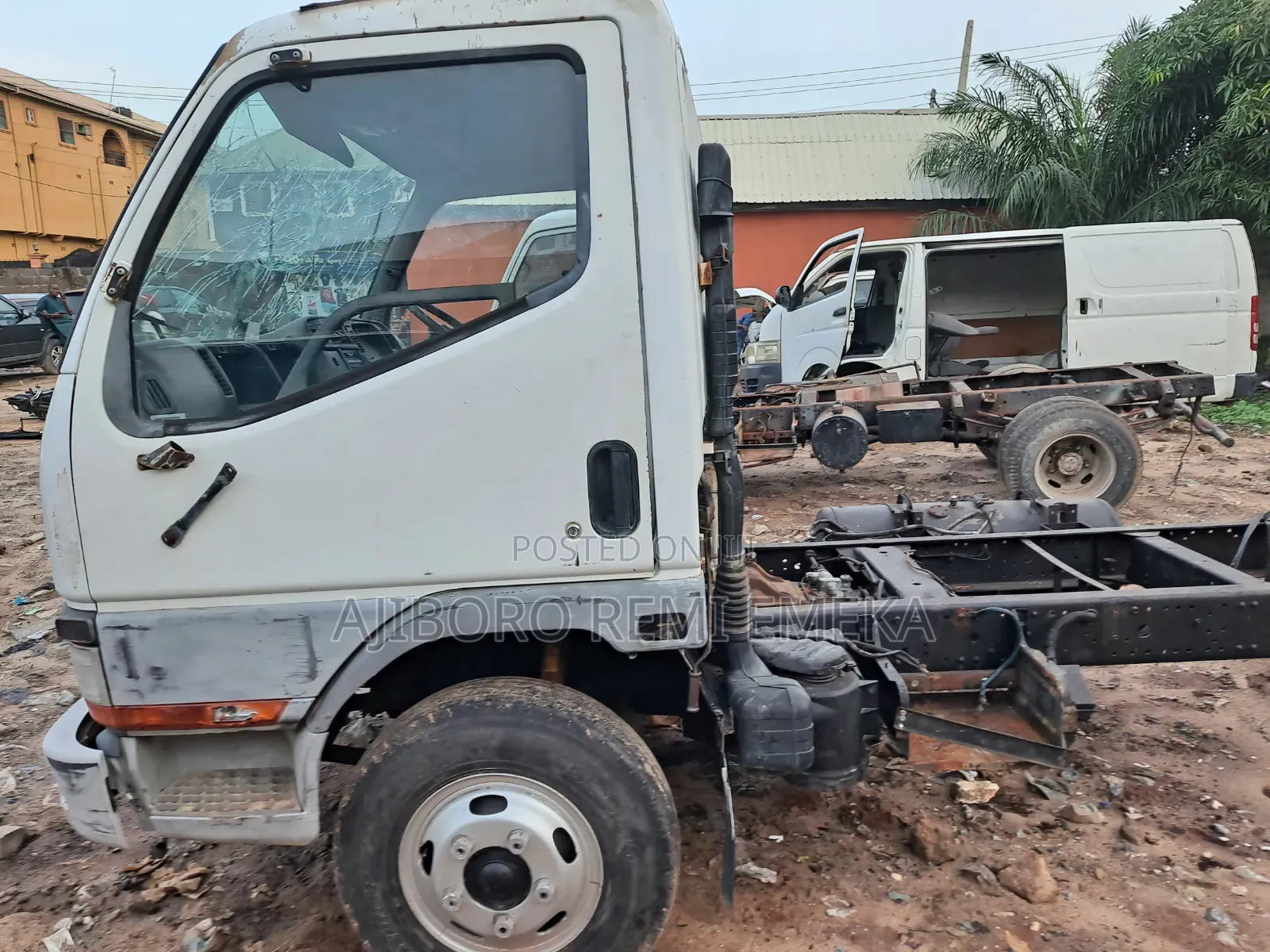 Mitsubishi Canter 2000 White