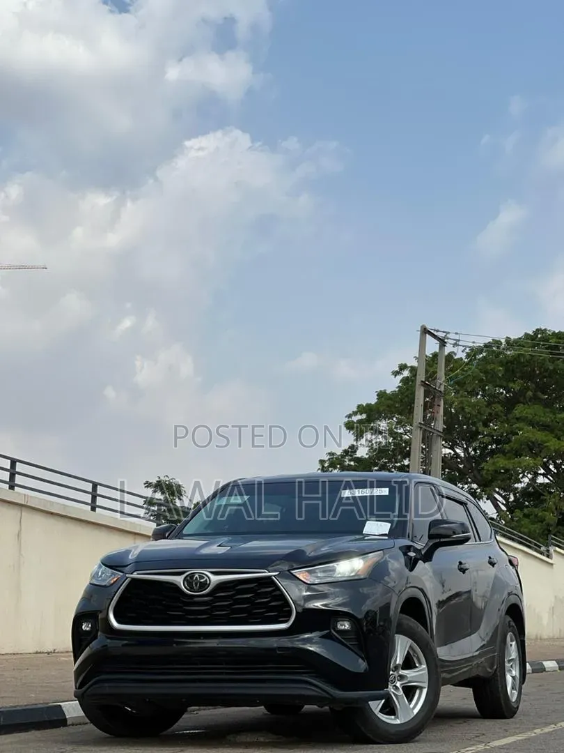 Toyota Highlander LE 2021 Black