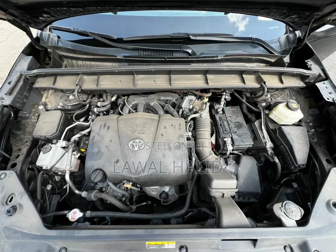 Toyota Highlander LE 2021 Black