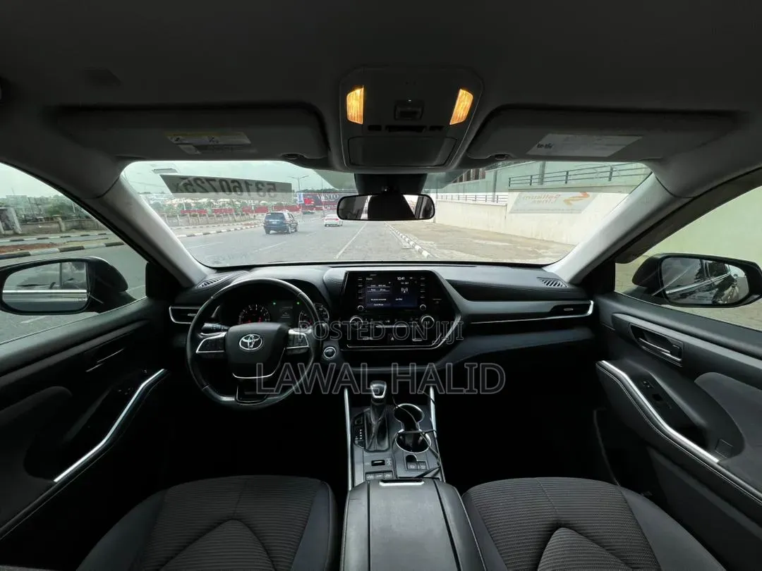 Toyota Highlander LE 2021 Black