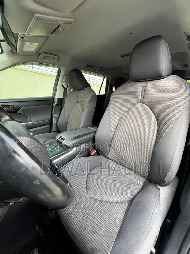 Toyota Highlander LE 2021 Black