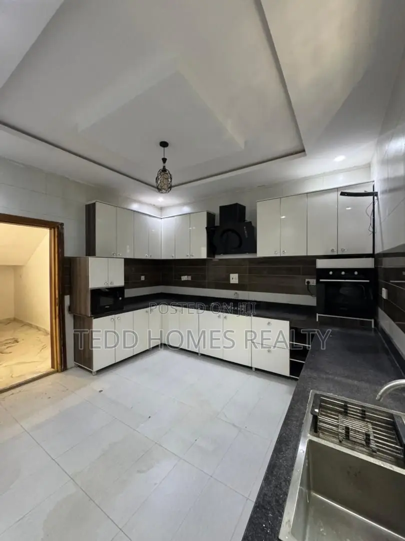 5bdrm Duplex in Ikate for rent