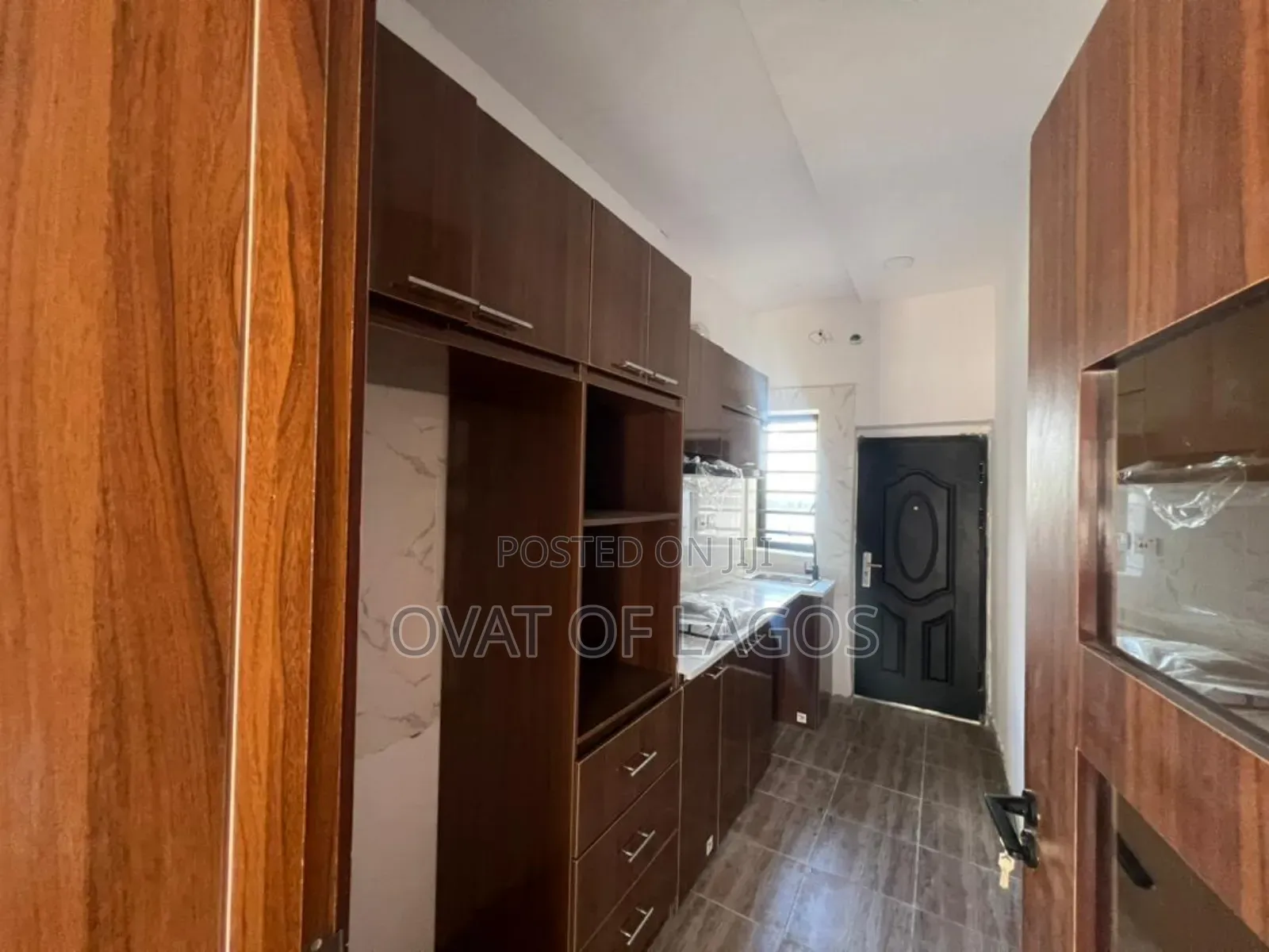 4bdrm Duplex in Ikota Villa for sale