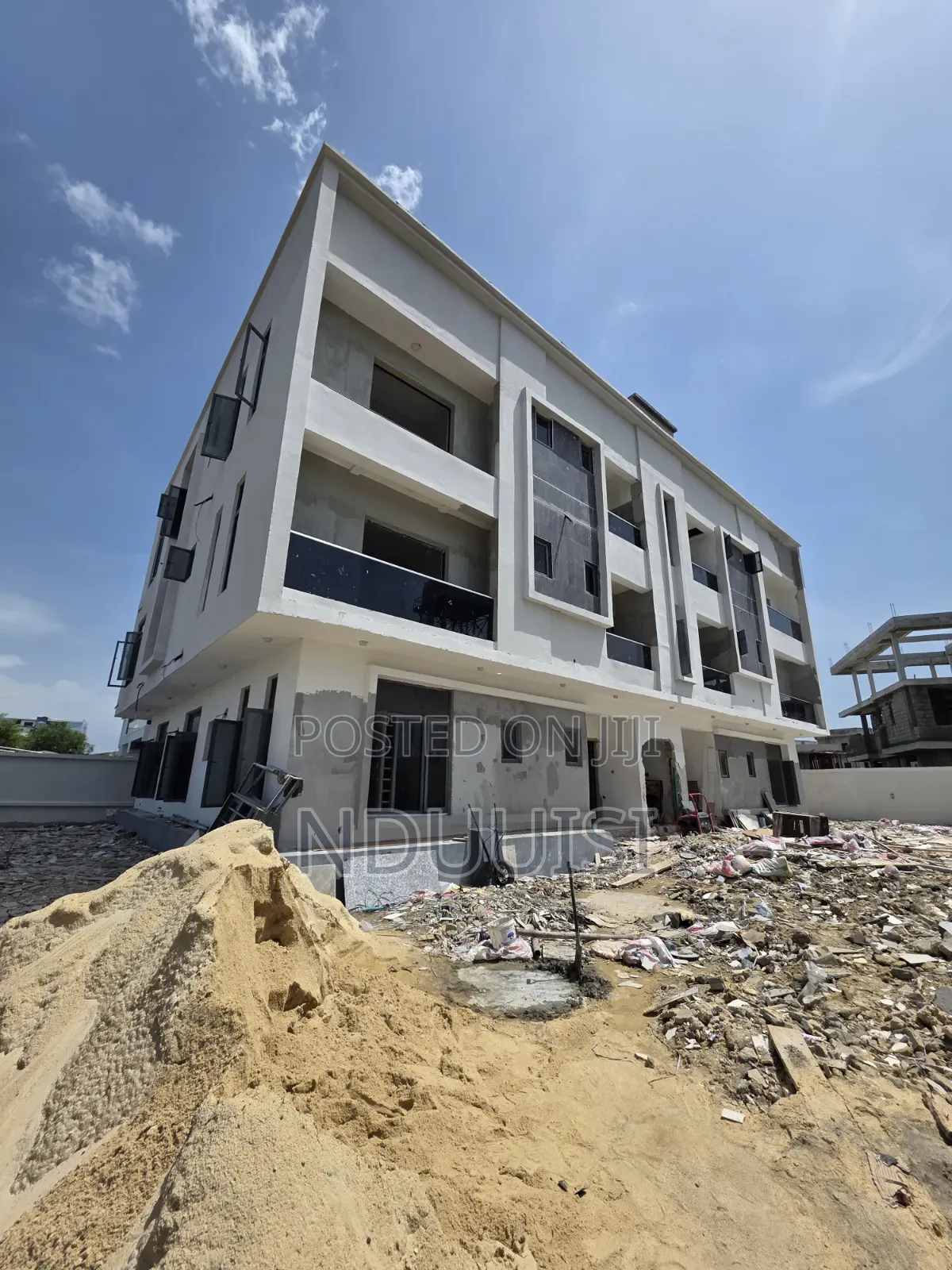 3bdrm Apartment in Periwinkle Estate, Lekki Phase 1 for sale